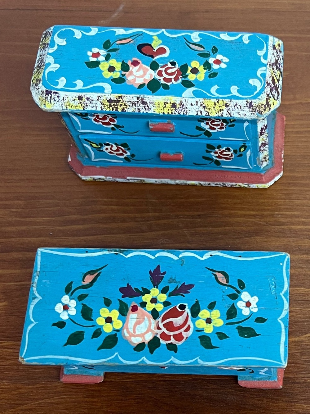 Vintage Dora Kuhn 2 pieces of Dollhouse Furniture (dresser & hope chest)